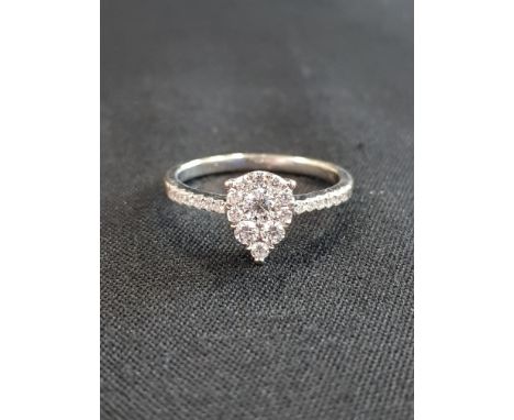 18 CARAT WHITE GOLD DIAMOND RING WITH CIRCA 0.6 CARAT OF DIAMONDS COLOUR D/E CLARITY SI/1 SIZE M1/2