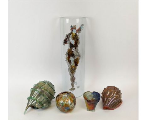 COLLECTION OF ASSORTED GLASSWARE, comprising two studio glass shells, two small vases, plus a semi cylindrical sculpture. (5)