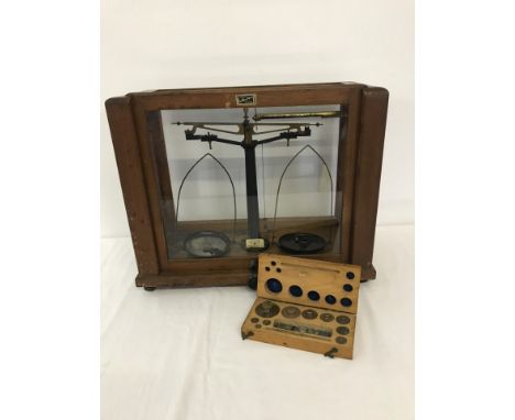 A vintage scientific scales with a box set of weights by Gallenkamp. Complete with glass case. 