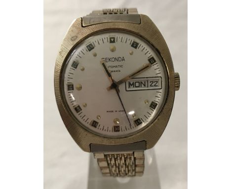 A gents Sekonda made in USSR bracelet watch with day and date function Engine turned decoration to top of case. 