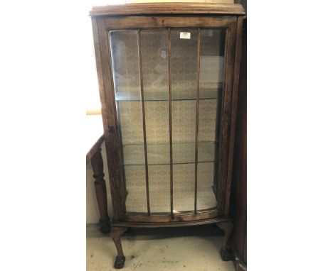 Vintage oak display cabinet with glazed front and sides.  Measures approx 1m 29cm tall x 59cm wide x 30cm deep.