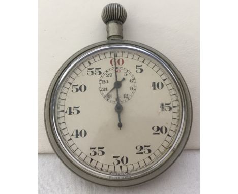 A military stopwatch in working order. WD arrow to reverse. Patt. 3169, No.25133. Missing top ring. 