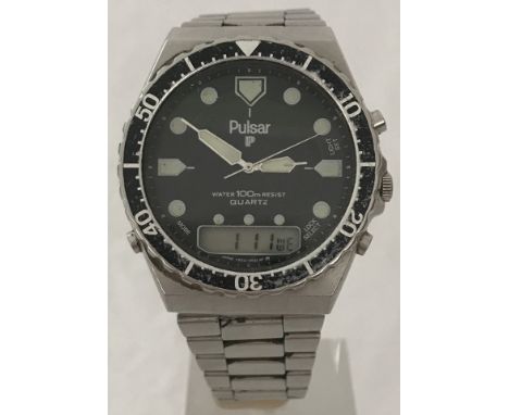 Pulsar digital and analogue display stainless steel quartz watch. With luminescent dial and hands with light set to dial. Hou