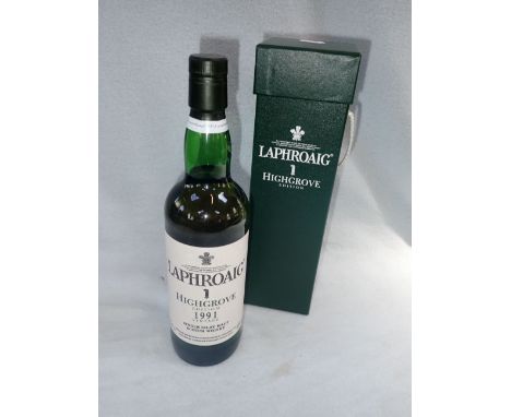A BOTTLE OF 'LAPHROAIG' HIGHGROVE SINGLE ISLAY MALT SCOTCH WHISKY  1991 (boxed)