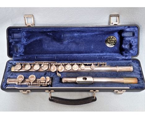 AN ARMSTRONG FLUTE in a fitted case