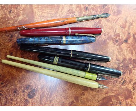 A COLLECTION OF VINTAGE PENS 
