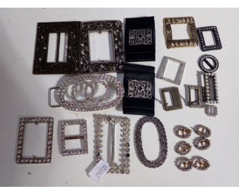 A COLLECTION OF VINTAGE AND SIMILAR BUCKLES 