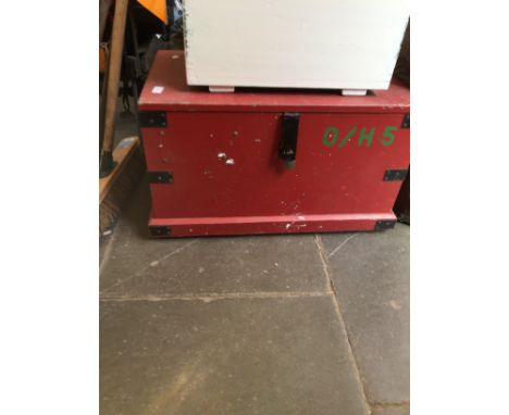 PINE WOOD TRUNK (RED) C/W TOOLS