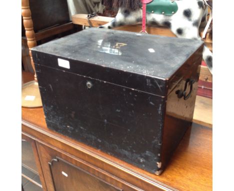 AN OLD EBONISED BOX WITH SOME TOOLS INSIDE   H29CM W42CM D30CM