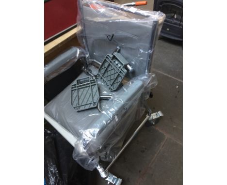 COMMODE CHAIR