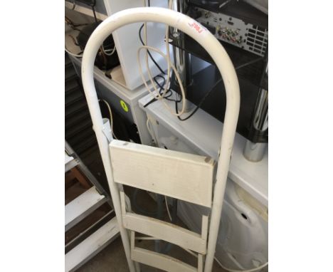 METAL STEP LADDERS