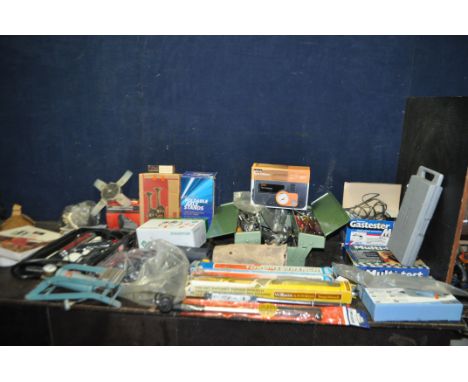 A COLLECTION OF AUTOMOTIVE TOOLS, four torque wrenches by Neill, Williams, Draper and Britool, an Eversure trolley jack in or