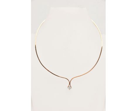 A YELLOW METAL COLLAR NECKLACE, unmarked polished collar, set with a square cut colourless cubic zirconia, fish hook, approxi