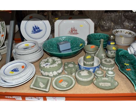 A COLLECTION OF WEDGWOOD CERAMICS to include thirteen pieces of sage green 'Jasperware' items to include lidded trinket pots,