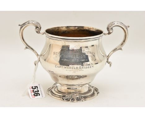 A GEORGE V SILVER PRESENTATION TROPHY CUP, polished baluster form, fitted with two scrolling handles and leaf detailed thumb 