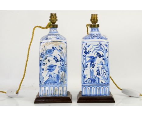 Pair of blue and white ceramic lamps decorated with birds of paradise, with a gilt-metal oil lamp and glass shade (3)        