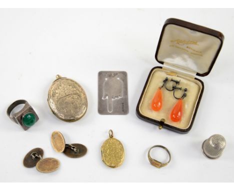 Costume jewellery including silver thimble, money clip, and ring, silver gilt ring and cufflinks, front and back gilt locket,