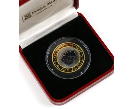 Pobjoy Mint. Titanium and Gold Proof Millennium 2000 coin, weight approx. 9gms - 24ct gold, 2gms of titanium. From edition of