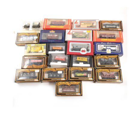 Twenty-one OO gauge model railway wagons; including Bachmann 33-255 24 ton ore wagon 'Richard Thomas', Wrenn W5016 cement wag