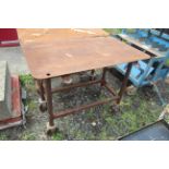 Mobile welding bench.