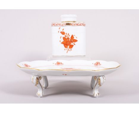 Große Teedose und Vierfußschale, Herend, Ungarn, Dekor "Apponyi Orange", 20.Jh. Porzellan, orange und gold bemalt, Korbrandre