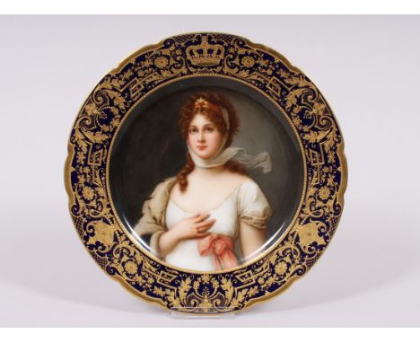 Großer Portraitteller, Ambrosius Lamm, Porzellanmaler-Werkstatt, Dresden, Darstellung Luise Herzogin zu Mecklenburg-Strelitz,
