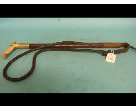 A gentleman's hunting crop, Swaine London, with a leather plaited shaft, horn handle, plated collar and thong, 66 cm long