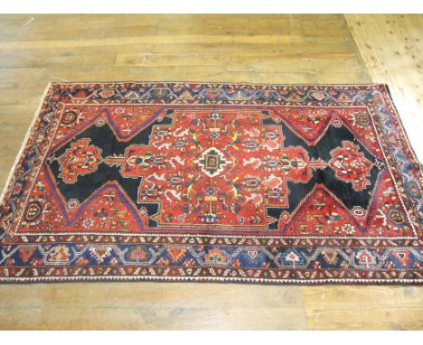 A Persian Bakhtiari carpet, 280 x 161 cm