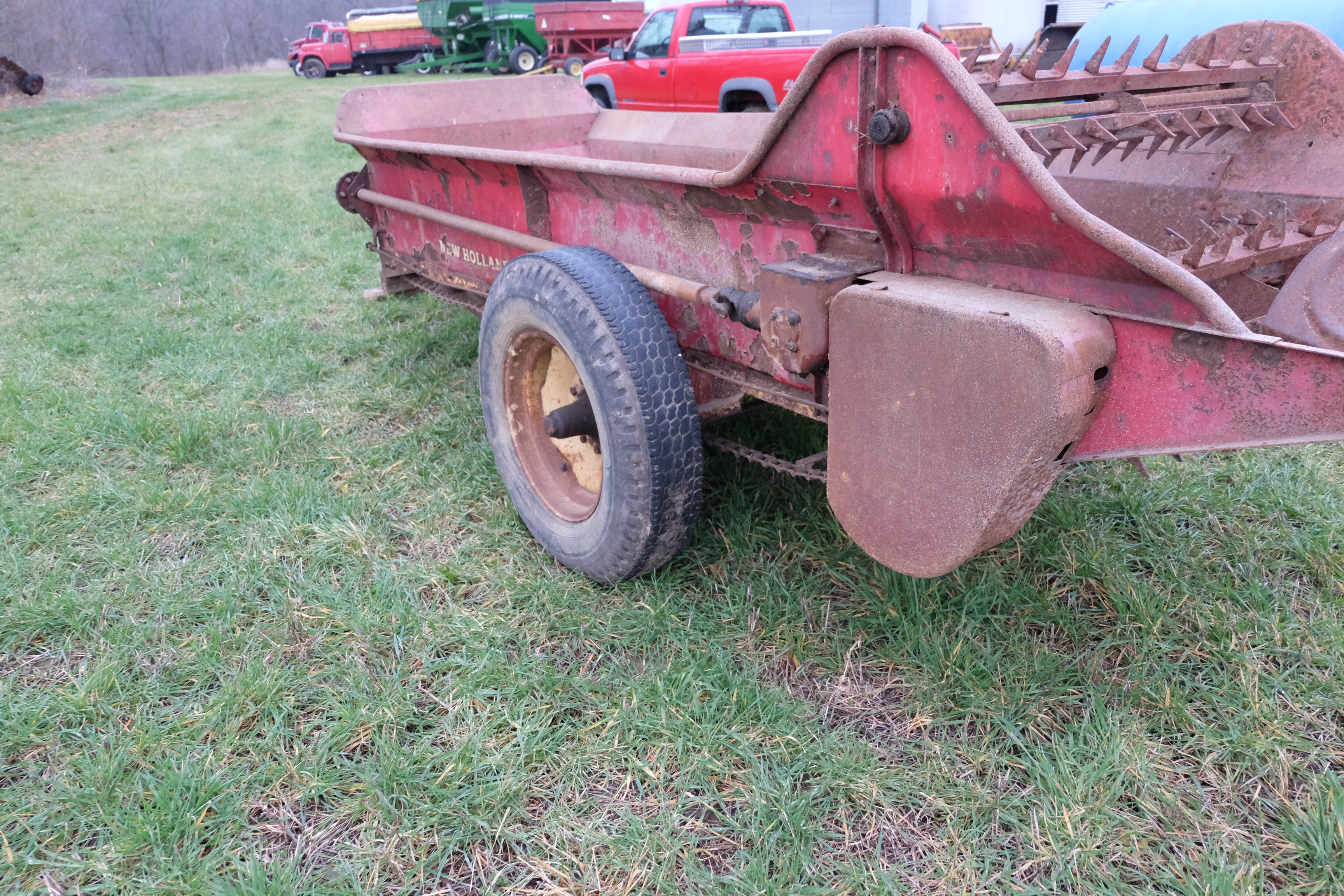 New Holland 330 PTO manure spreader