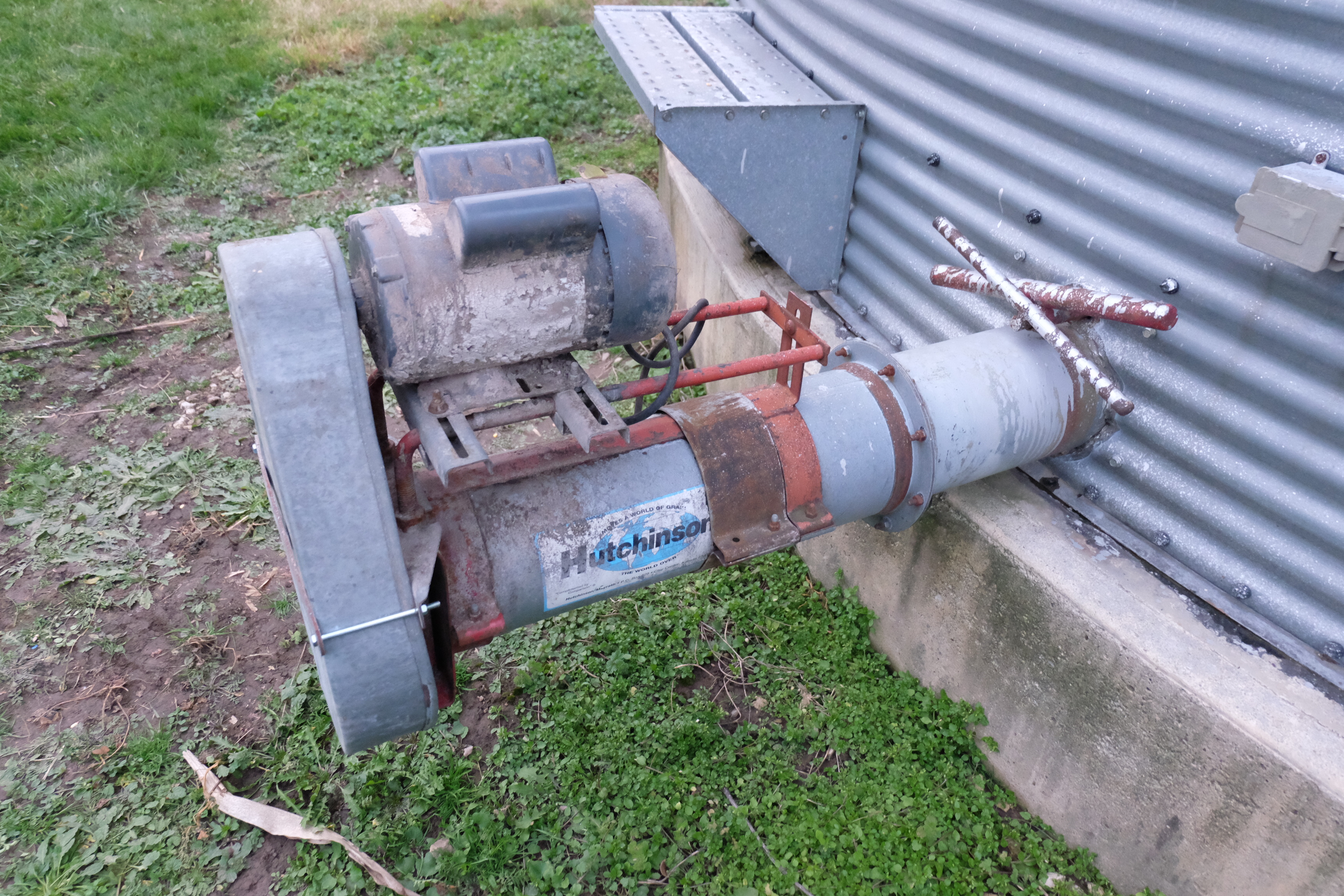 { Choice of lots 49 } Brock 6,000 bu grain bin, full floor, unload