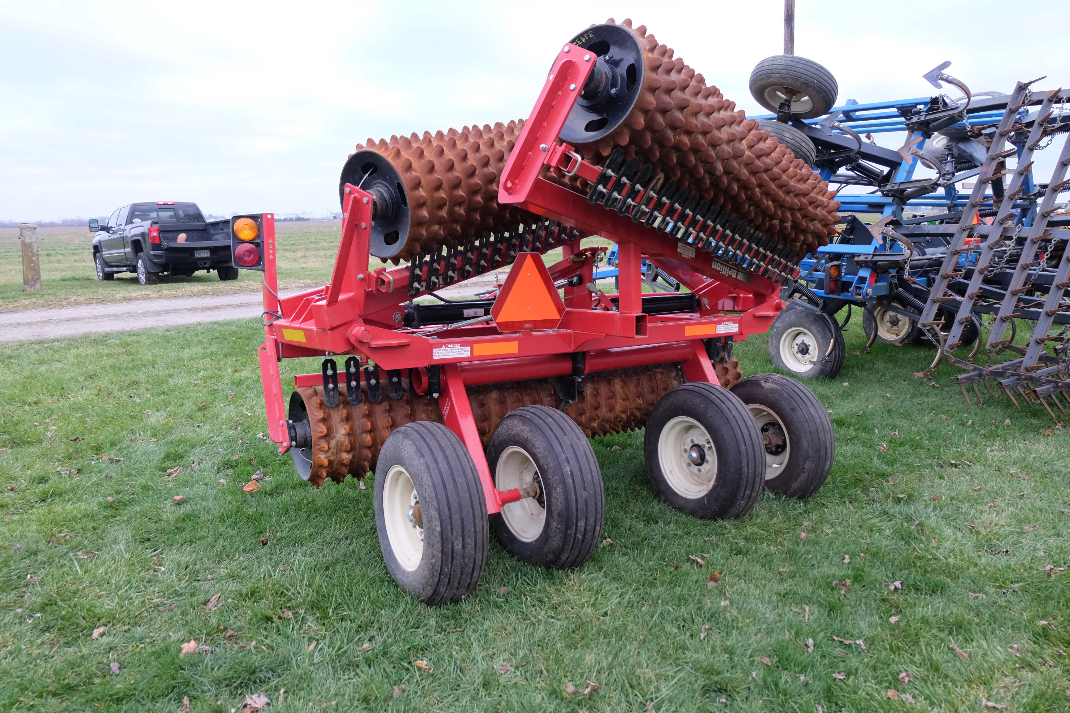 Brillion XXL XH108W84, 23' X fold cultipacker, solid notched wheels