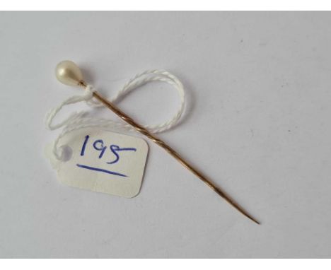 A gold pearl topped stick pin 