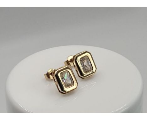 Vintage 9ct gold earrings 