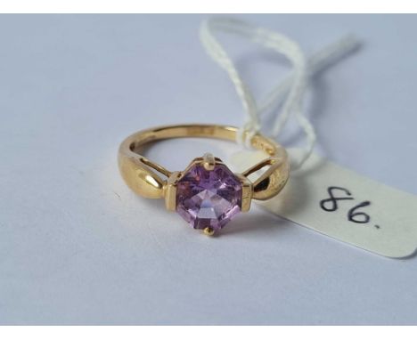 A amethyst ring 9ct size S1/2 - 2 gms 