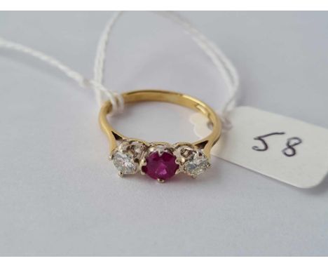 RUBY &amp; DIAMOND 3/S RING, HALLMARKED 18CT GOLD, SIZE L