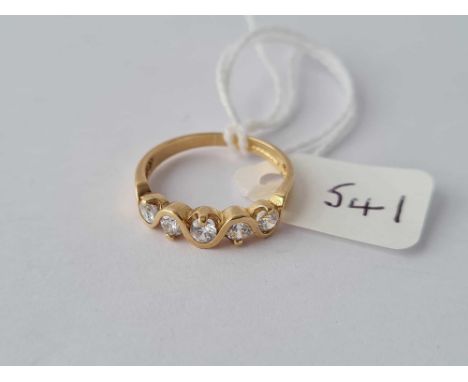 9ct hallmarked 5/s set CZ ring with wavy top design, size M