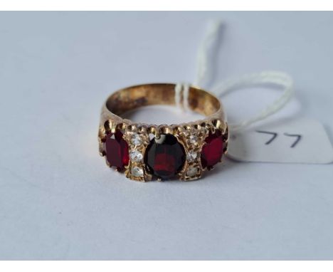  A three stone 9ct garnet ring size S 4.5g inc