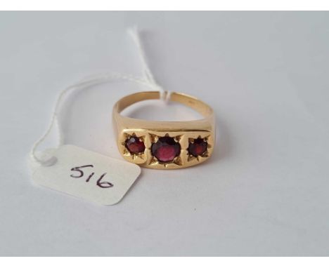9ct 3/S garnet ring, size Z