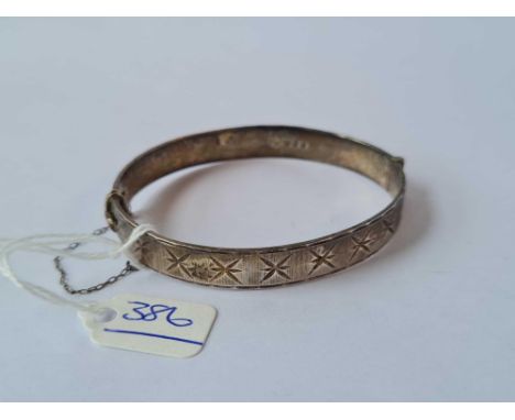 A hinged silver bangle - 23 gms 