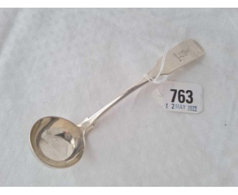 A Georgian Irish fiddle pattern crested sauce ladle, London 1812