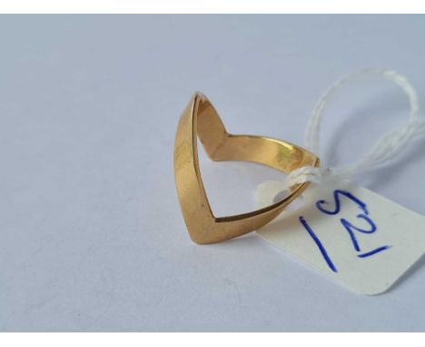 A wish bone shaped ring 9ct size K - 2.5 gms 