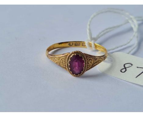 A antique Victorian garnet ring 22ct gold size T