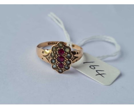 An antique ruby and pearl 9ct ring 1909 size T 2.3g inc