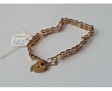 A three tier gate bracelet 9ct - 5.6 gms 