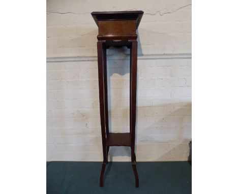 A Mahogany Edwardian Square Topped Jardiniere Stand with Stretcher Shelf, 105cm high 