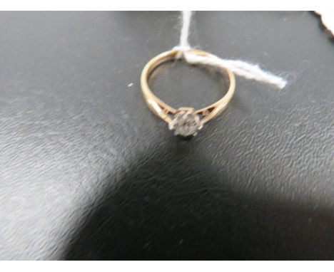 AN 18CT GOLD CLAW SET DIAMOND SOLITAIRE RING approx weight 1.9g