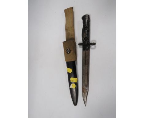 A ANTIQUE DAGGER AND SHEAF 