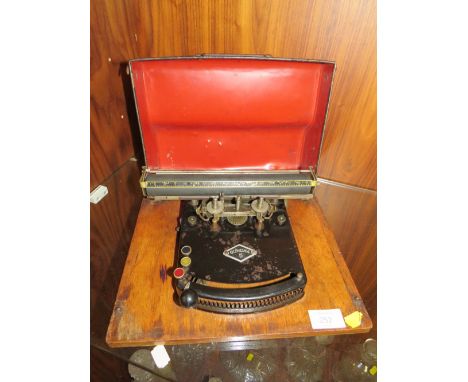 A GUNDKA 5 TYPEWRITER