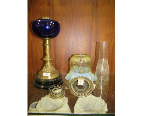 A VINTAGE BRASS  COLUMNED OIL LAMP A/F
