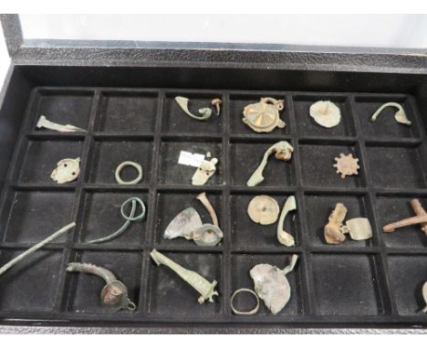 A COLLECTION OF MAINLY ROMAN ANTIQUITIES TO INCLUDE FIBULAS, BROOCHES, RING, BROKEN SPOON ETC